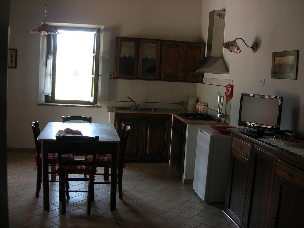 Castiglione dʼOrcia Agriturismo La Valle Del Sole חדר תמונה